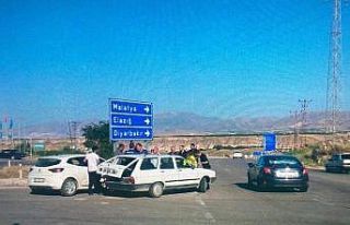 Malatya’da iki araç çarpıştı: 2 yaralı