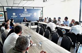 Malatya’da yıkım sahalarında enkaz ayrıştırması...