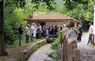 Manevi mekanları gezdiler