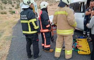 Mardin’de el freni çekilmeyen minibüsün altında...