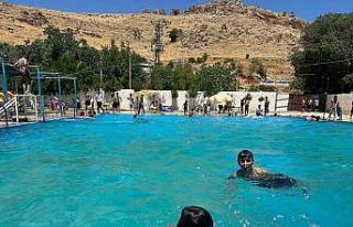 Mardin’de sıcaktan bunalan vatandaşlar Gurs Vaidisi’ne...