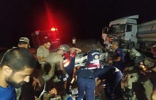 Mardin’de tanker ile kamyonet kafa kafaya çarpıştı:...