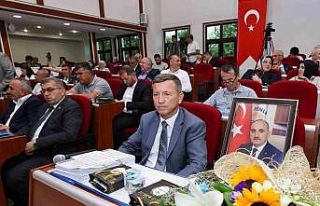 Meclis toplantısında Fevzi Kılıç’ın yeri çiçeklerle...