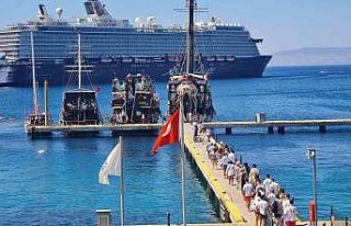 "Mein Schiff 5" yeniden Bodrum’da