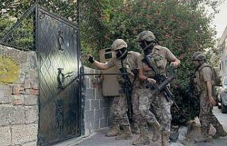 Mersin’de uyuşturucu satıcılarına şafak operasyonu:...