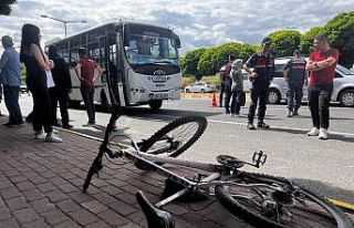 Midibüsün çarptığı bisikletli çocuk hayatını...