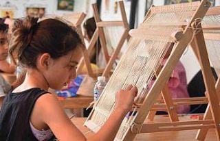 Minik eller ilk dokumalarını yaptı