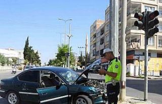 Motosiklet ile iki aracın karıştığı kazada:1...