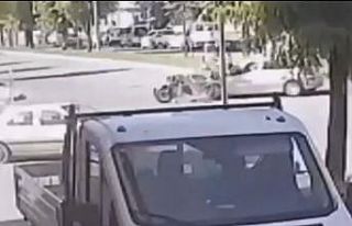 Motosiklet ile otomobil çarpıştı, 2 kişi yaralandı:...