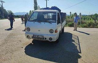 Motosiklet kamyonete çarptı, genç sürücü ağır...