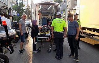 Motosikletin çarptığı yaya yaralandı