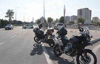 Motosikletli polis timi ile otomobil çarpıştı:...