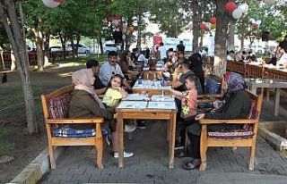 Muş’ta koruyucu aileler yemekte bir araya geldi