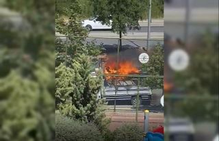 Nakliye firmasına ait kamyonet alev alev yandı