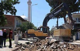 Nazilli Belediyesi yolları bir bir yeniliyor