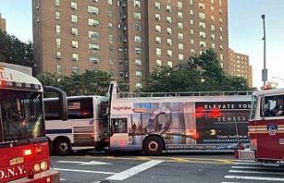 New York’ta tur otobüsü ile otobüs çarpıştı:...