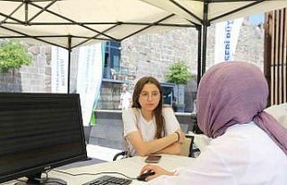 Öğrenci dostu Büyükşehir’e gençlerden tam...