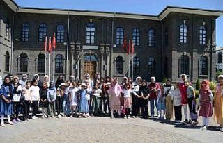 Öğrenciler Diyarbakır’ın tarihi mekanlarını...