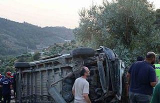 Öğrencileri taşıyan minibüs şarampole devrildi:...