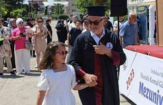 Okumanın yaşı yok: Eski rektör, 64 yaşında hukuk...