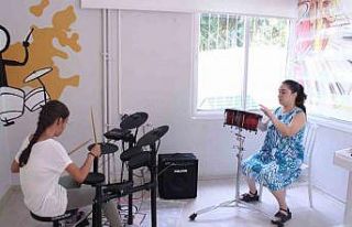 "Okuyamazsın" dediler, okuduğu okula öğretmen...