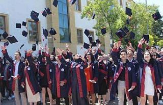 OMÜ İletişim Fakültesinde 220 öğrenci mezuniyet...