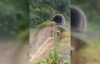 Ordu’da heyelan: Yol dereye uçtu