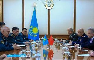 Orgeneral Musa Avsever Kazakistan’da