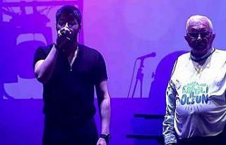 Orkestrası yolu kaybetti, Semicenk sahneden böyle...