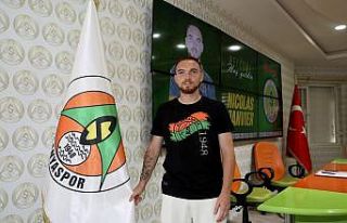 Orta saha oyuncusu Nicolas Janvier Alanyaspor’da