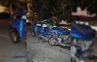 Otobüs ile otomobil çarpıştı: 1 ölü