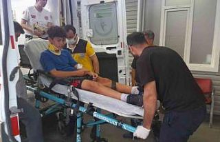 Otomobil çocuğa çarptı