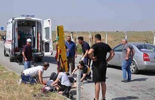 Otomobil motosiklete çarptı: 2 yaralı