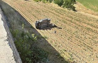 Otomobil tarlaya uçtu: 1 yaralı