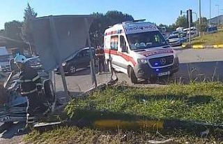 Otomobile çarpmamak için takla attı: 1 yaralı