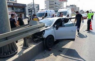 Otomobilin bariyere ok gibi saplandı: 1 ölü