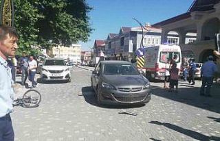Otomobilin çarptığı bisiklet sürücüsü yaralandı