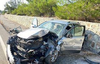 Otomobiller kafa kafaya çarpıştı: 1 ölü, biri...