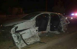 Otomobillerin hurdaya döndüğü kazada 4 kişi yaralandı