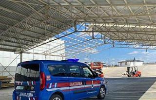 Otopark sundurmasından beton zemine düşen işçi...