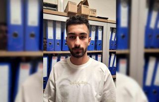 Otoyolda plakasız motosiklet ile yatarak seyahat...