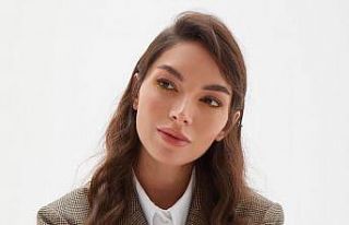 Oyuncu Çakır, müzikteki yeteneğiyle göz dolduruyor