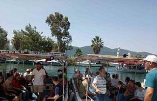 Özel bireylere Azmak’ta tekne turu