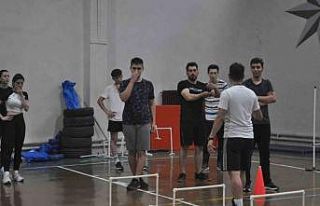 (ÖZEL) Parkur sınavına çalışan polis adaylarının...