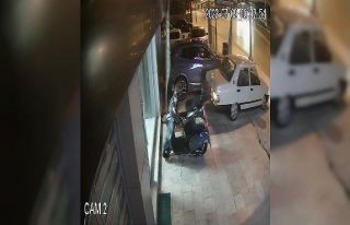 Park halindeki motosikletlere çarpıp arkasına bakmadan...
