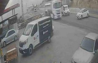 Park halindeki otomobilin kendiliğinden hareket ettiği...