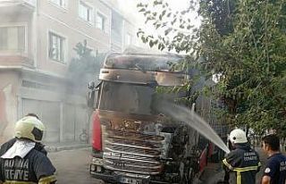 Park halindeki tır yandı