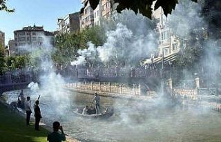 Porsuk Çayı’nda ‘Aşkın Olayım’ şarkısıyla...