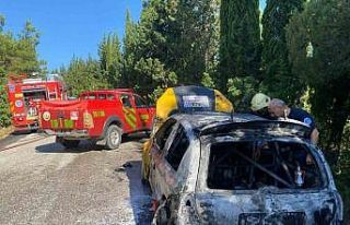 Ralli yarışında otomobil alev alev yandı