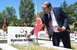 Rektör Çakmak demokrasi nöbetine katıldı